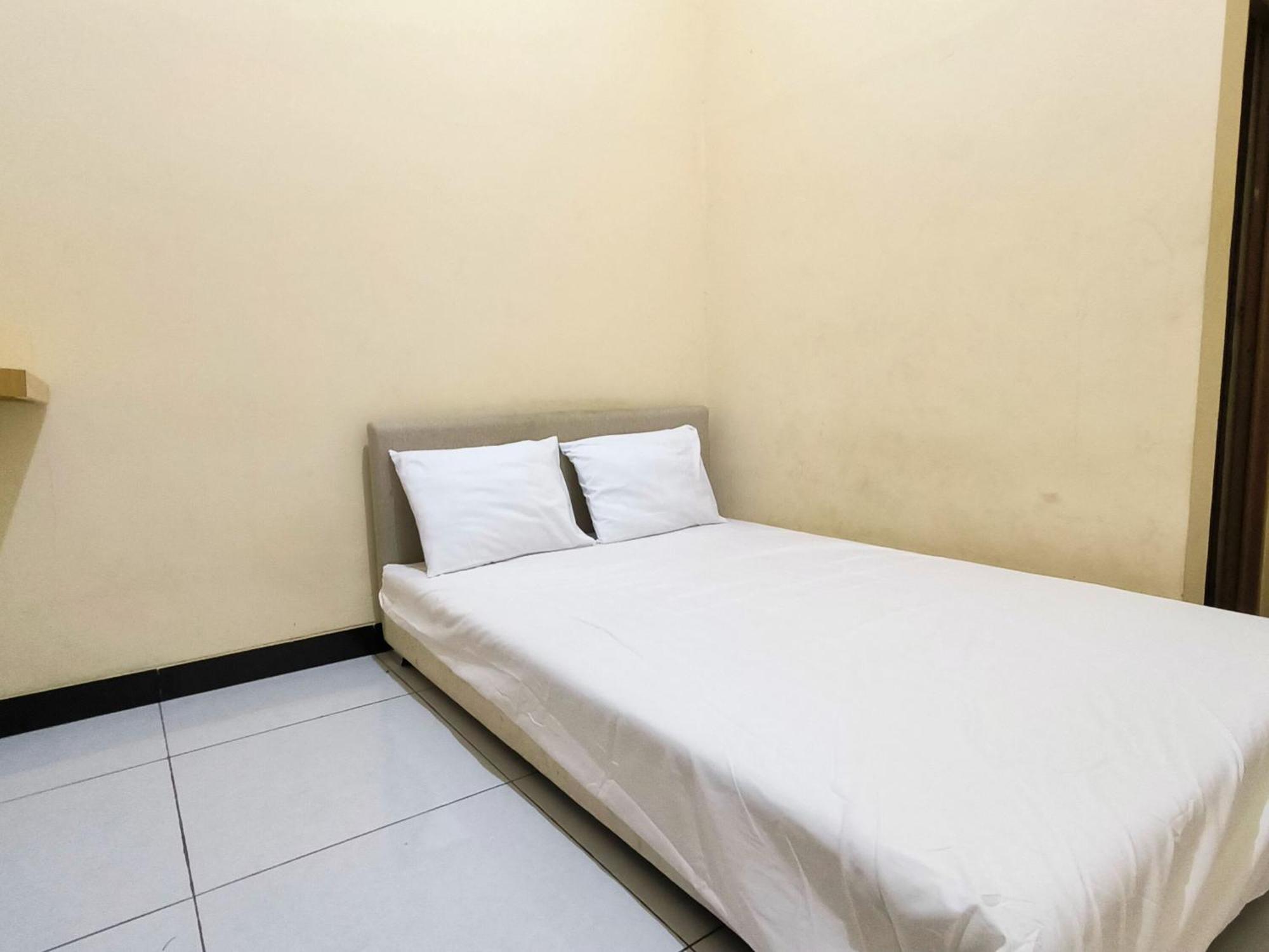 Nn Guesthouse Solo Kültér fotó